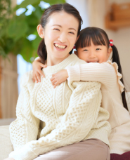Pictures of Japanese mother and daughter